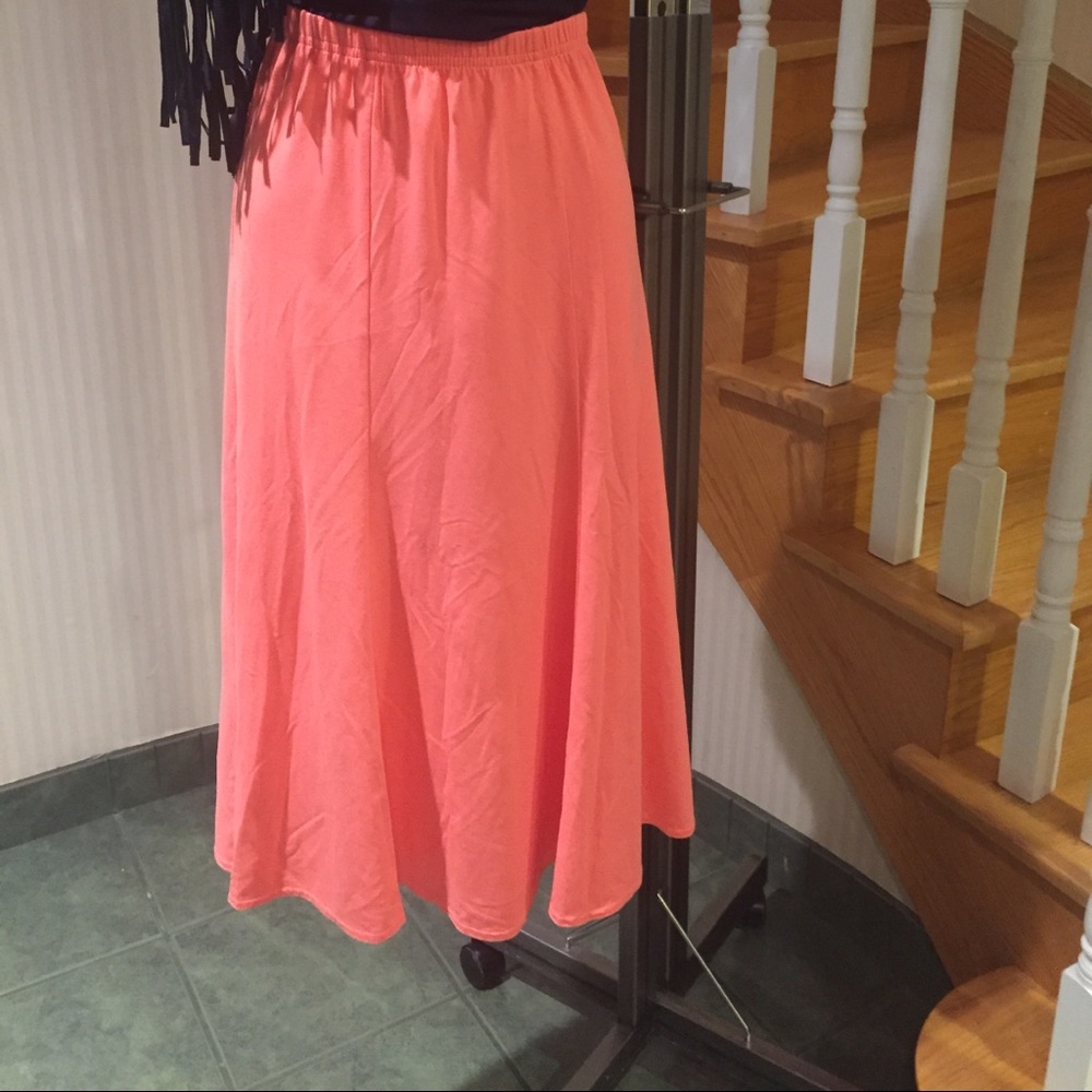 ⭐️HOST PICK ⭐️NWOT Coral slip on flared midi skirt